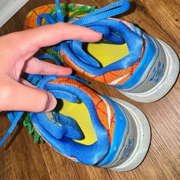 RARE Nike SpongeBob SquarePants Pineapple House Kyrie 5 Size 4.5 Y - Picture 7 of 11